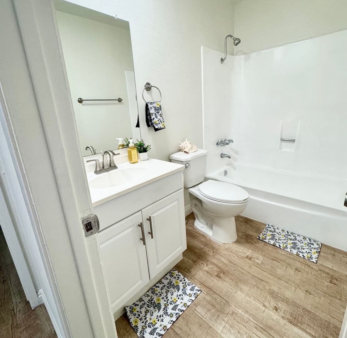 Bellflower Apartment: 9146 Somerset Blvd