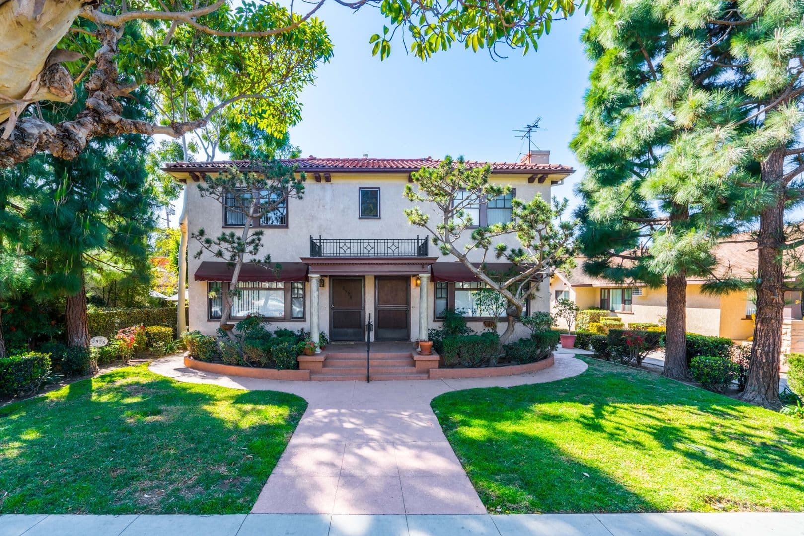 Long Beach Apartment: 3512-20 2nd St