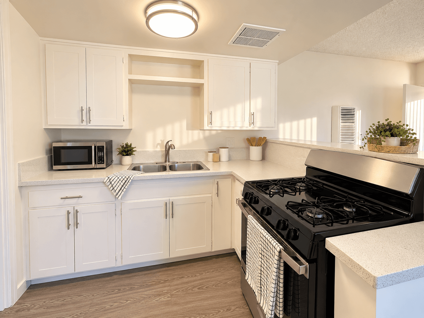 Brea Apartment: 820 S. Walnut Ave