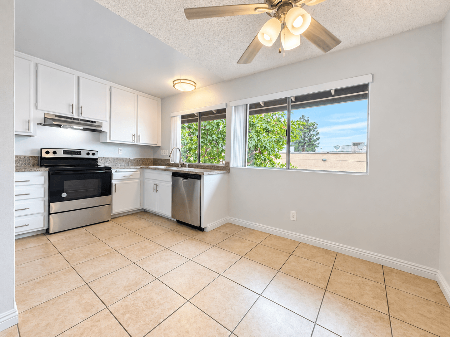 Tustin Apartment: 1071 Walnut Ave