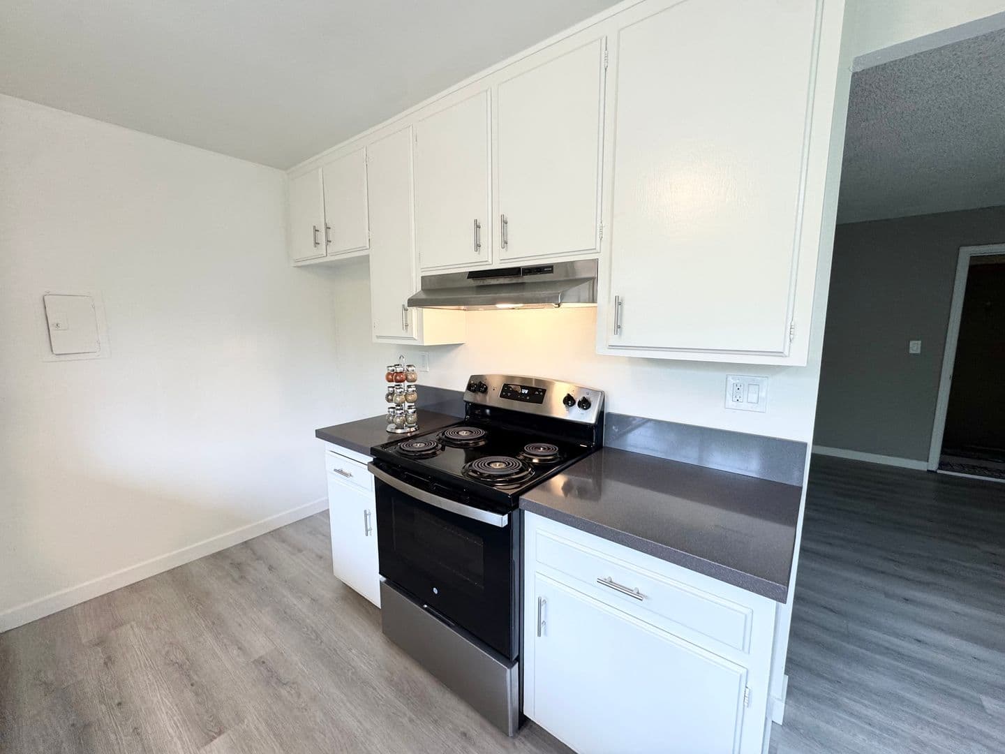 Tustin Apartment: 1071 Walnut Ave