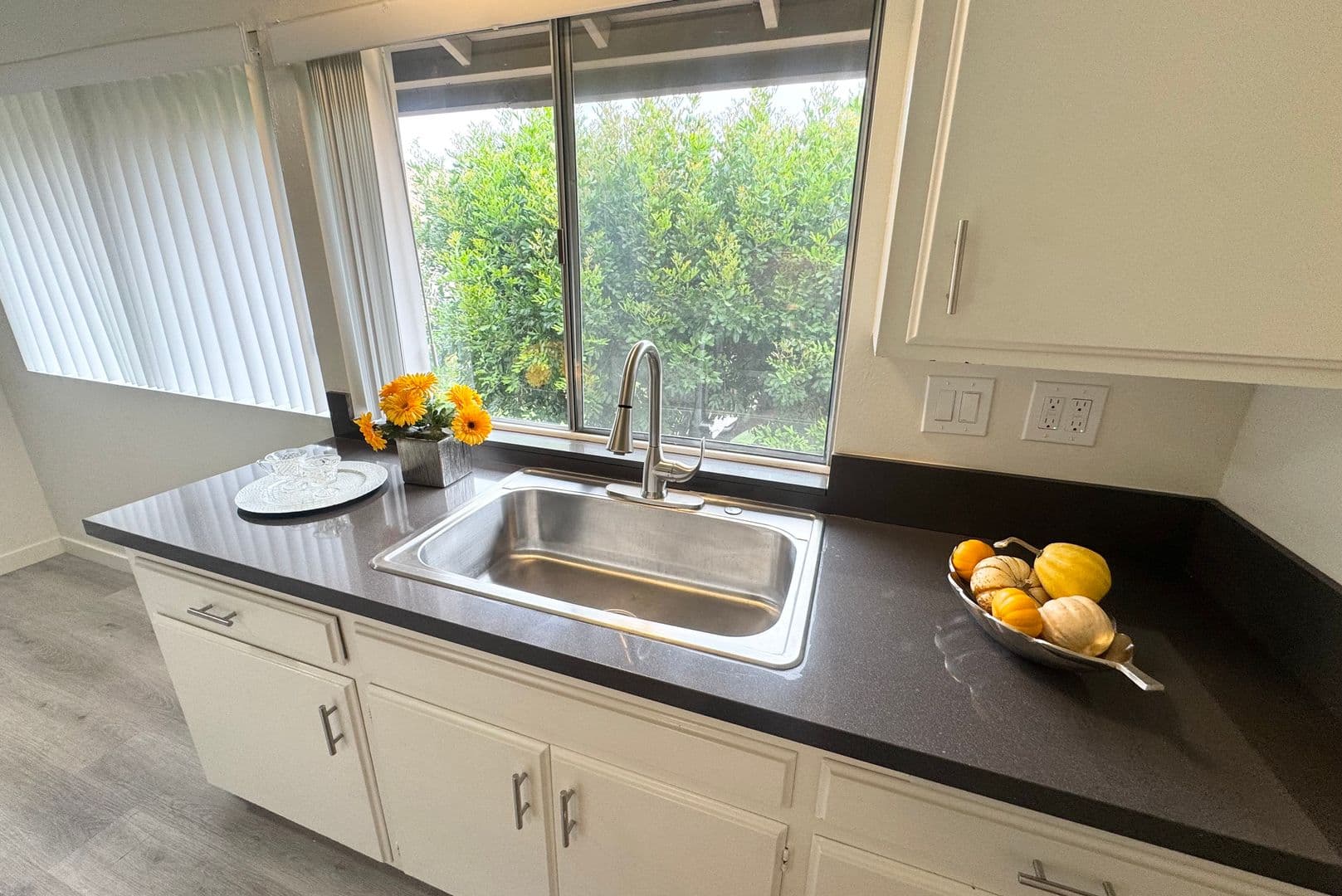 Tustin Apartment: 1071 Walnut Ave