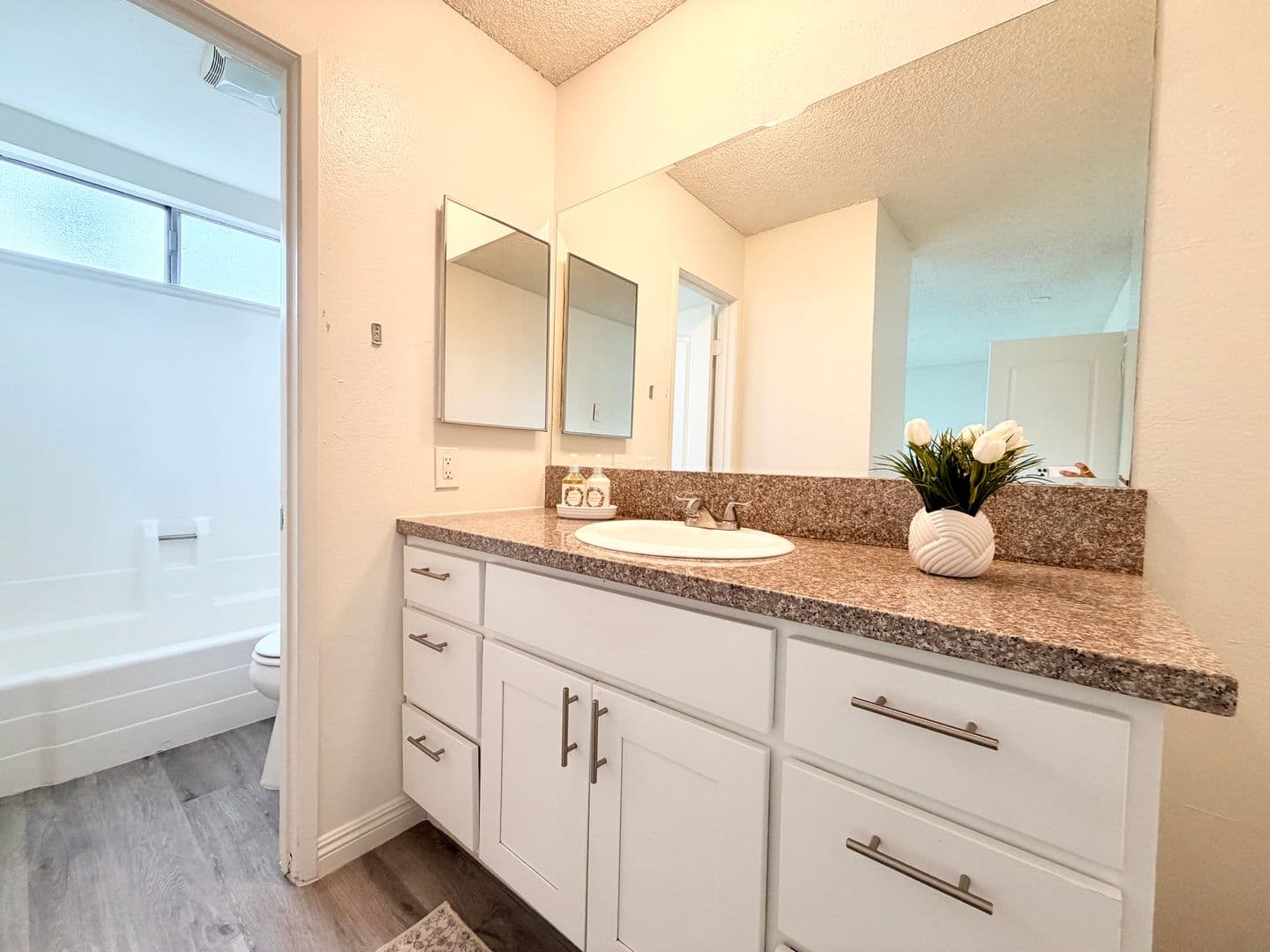 Anaheim Apartment: 520 W. La Palma Ave.