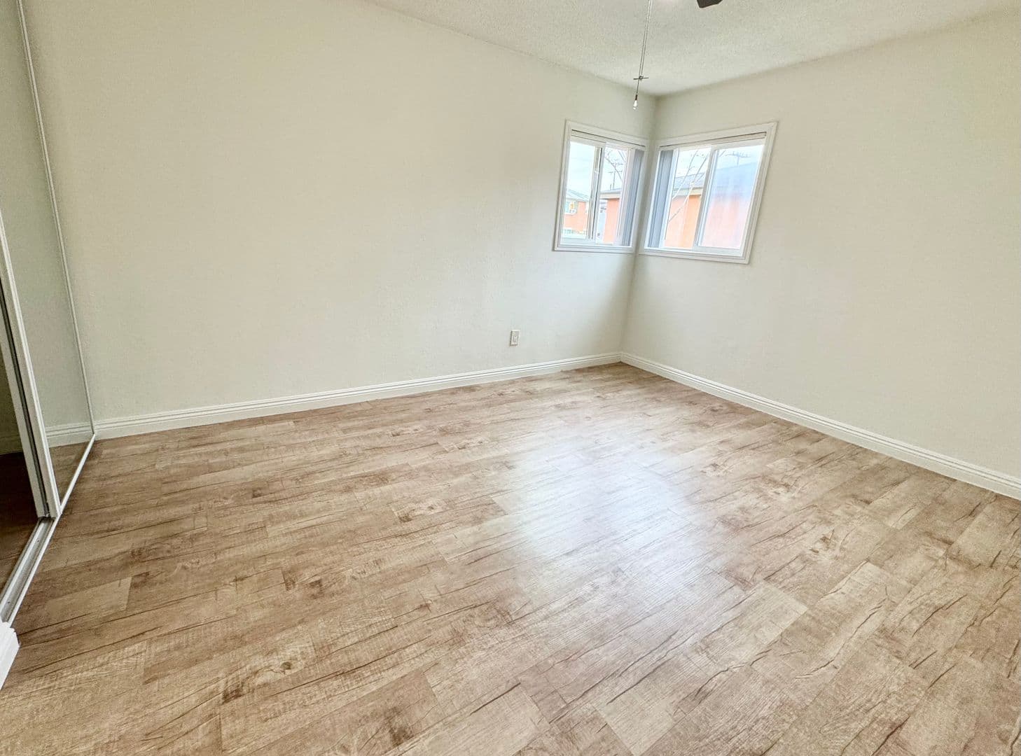 Anaheim Apartment: 702-725 N. Mavis St.