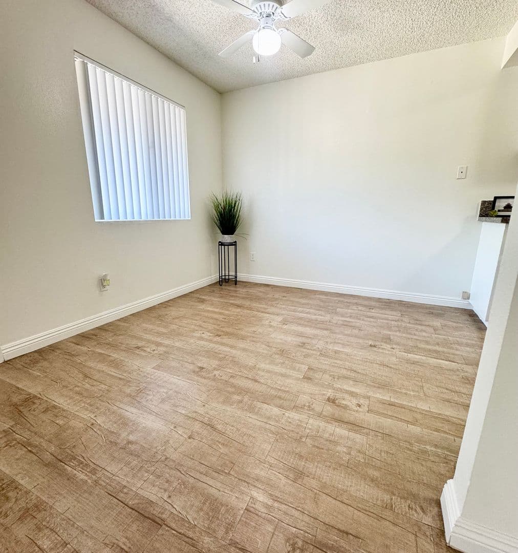 Bellflower Apartment: 9146 Somerset Blvd