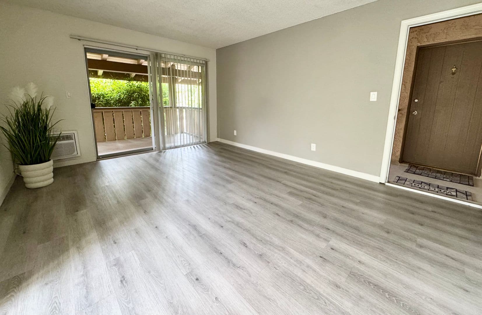 Tustin Apartment: 1071 Walnut Ave
