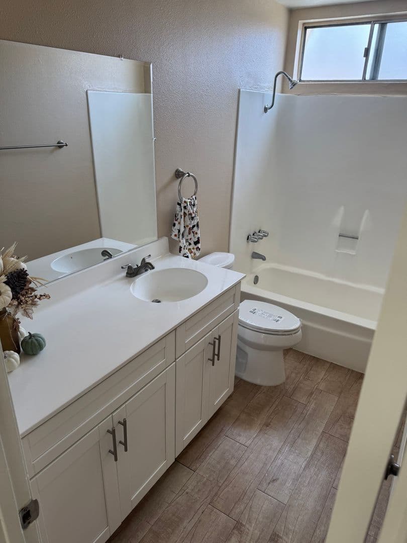 Bellflower Apartment: 9146 Somerset Blvd