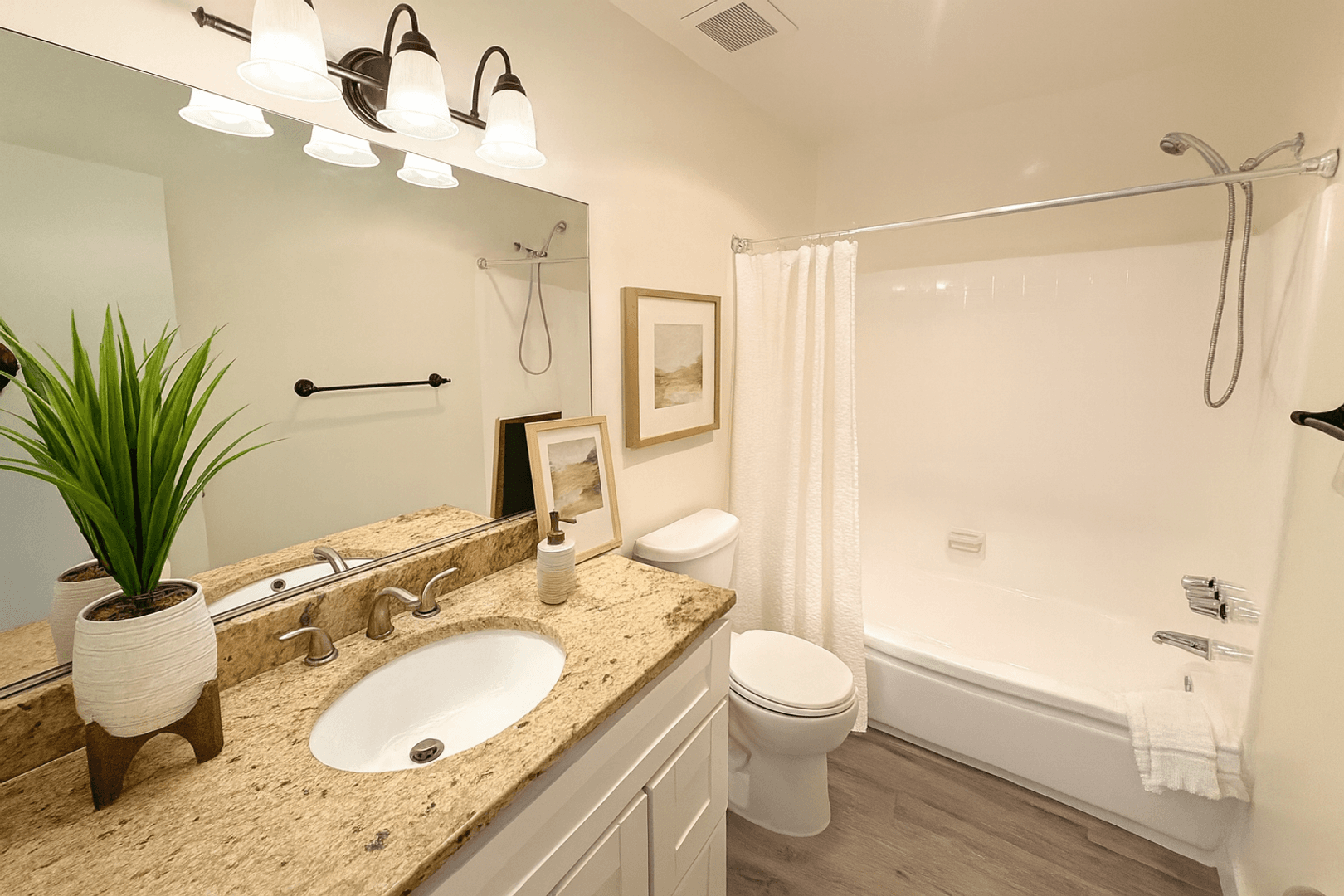 Fullerton Apartment: 717 N Carhart Ave