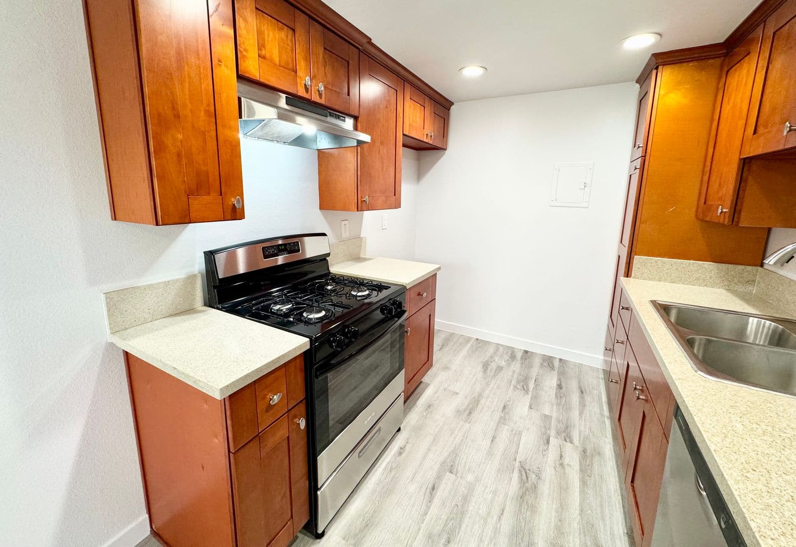 Santa Ana Apartment: 1750 Sherry Lane