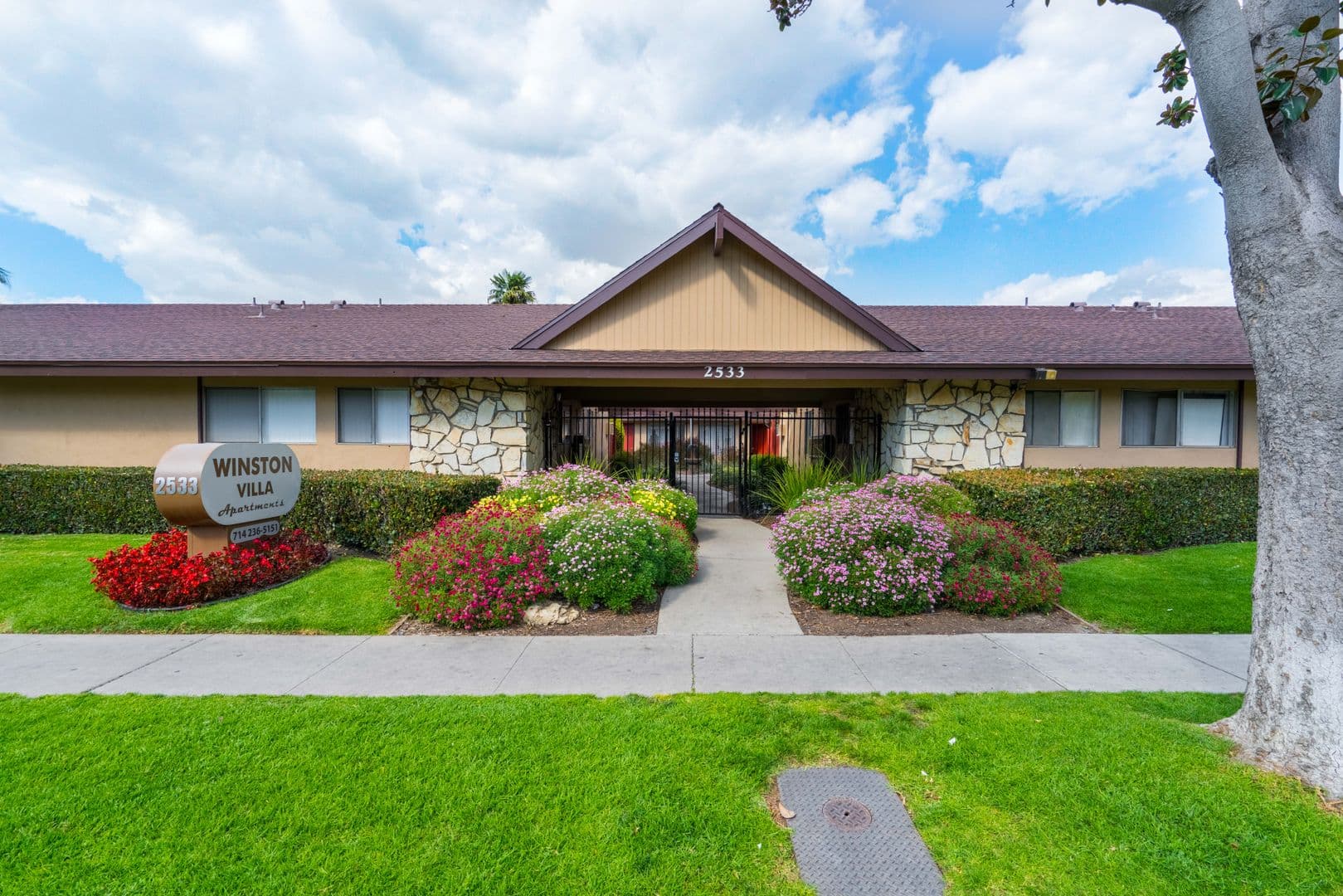 Anaheim Apartment: 2533 W. Winston Road