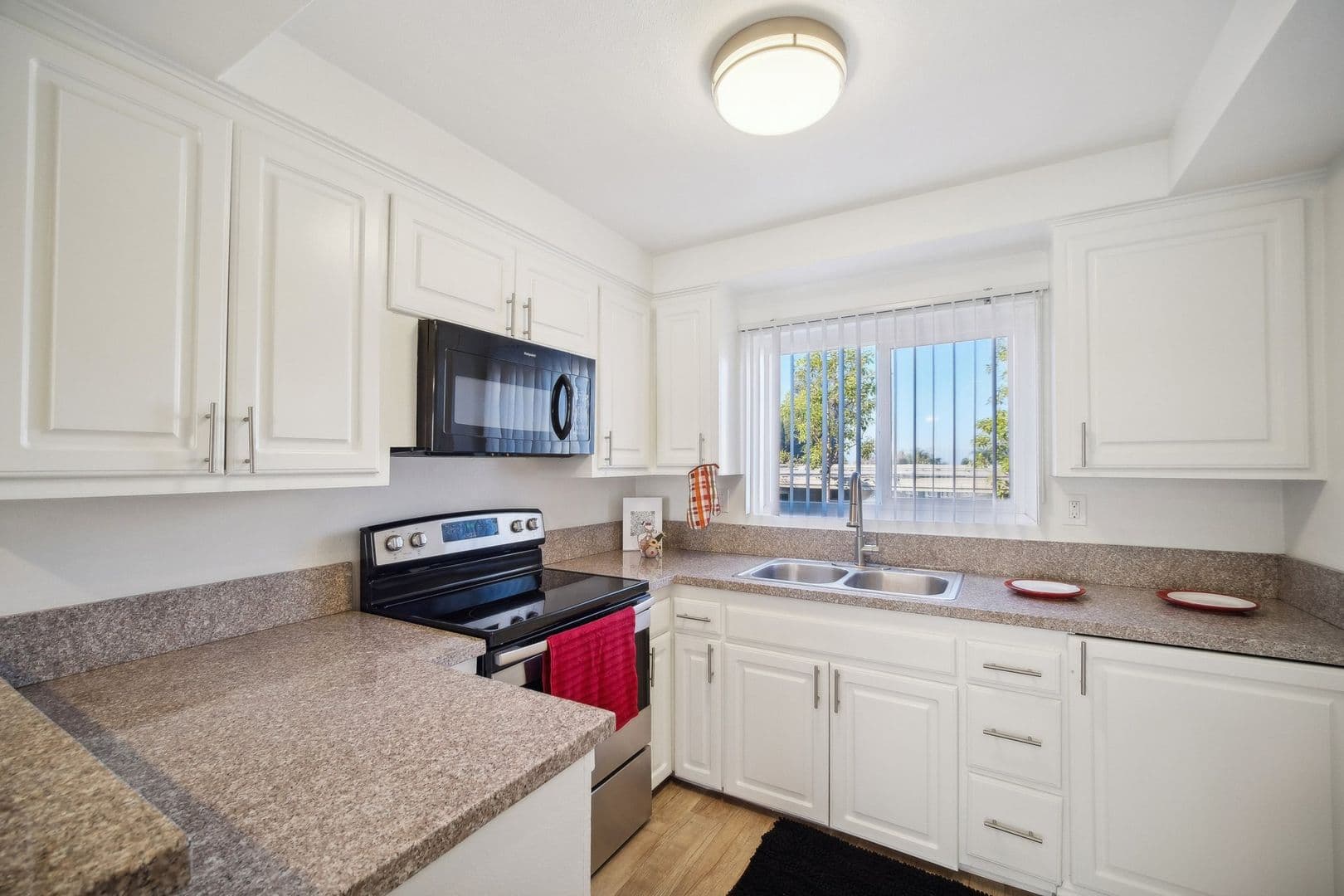 Whittier Apartment: 13730 Via Del Palma Ave