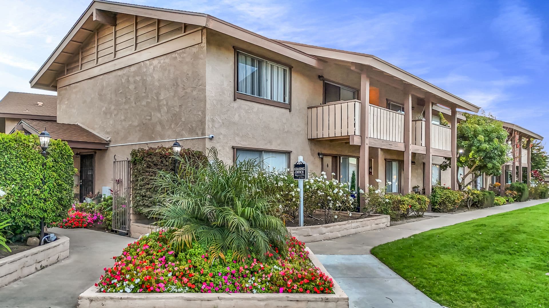 Tustin Apartment: 1071 Walnut Ave