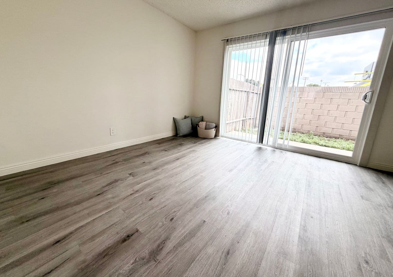 Anaheim Apartment: 520 W. La Palma Ave.