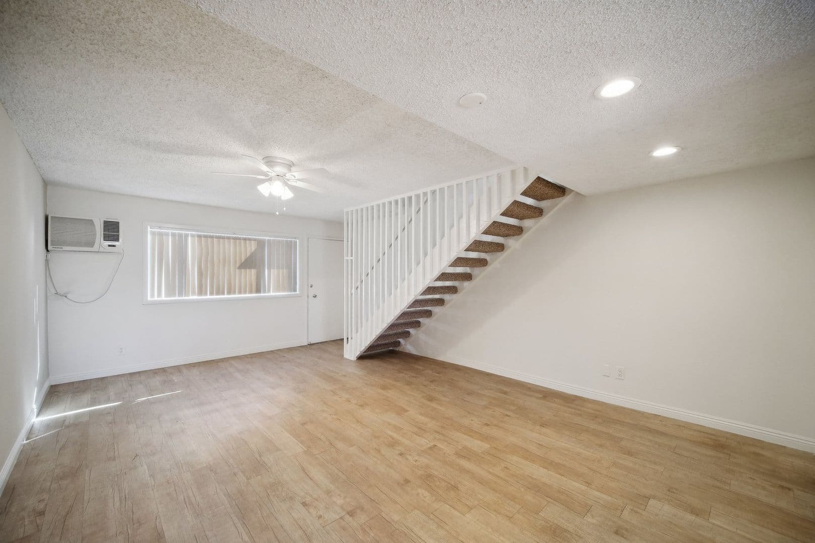 Whittier Apartment: 13730 Via Del Palma Ave