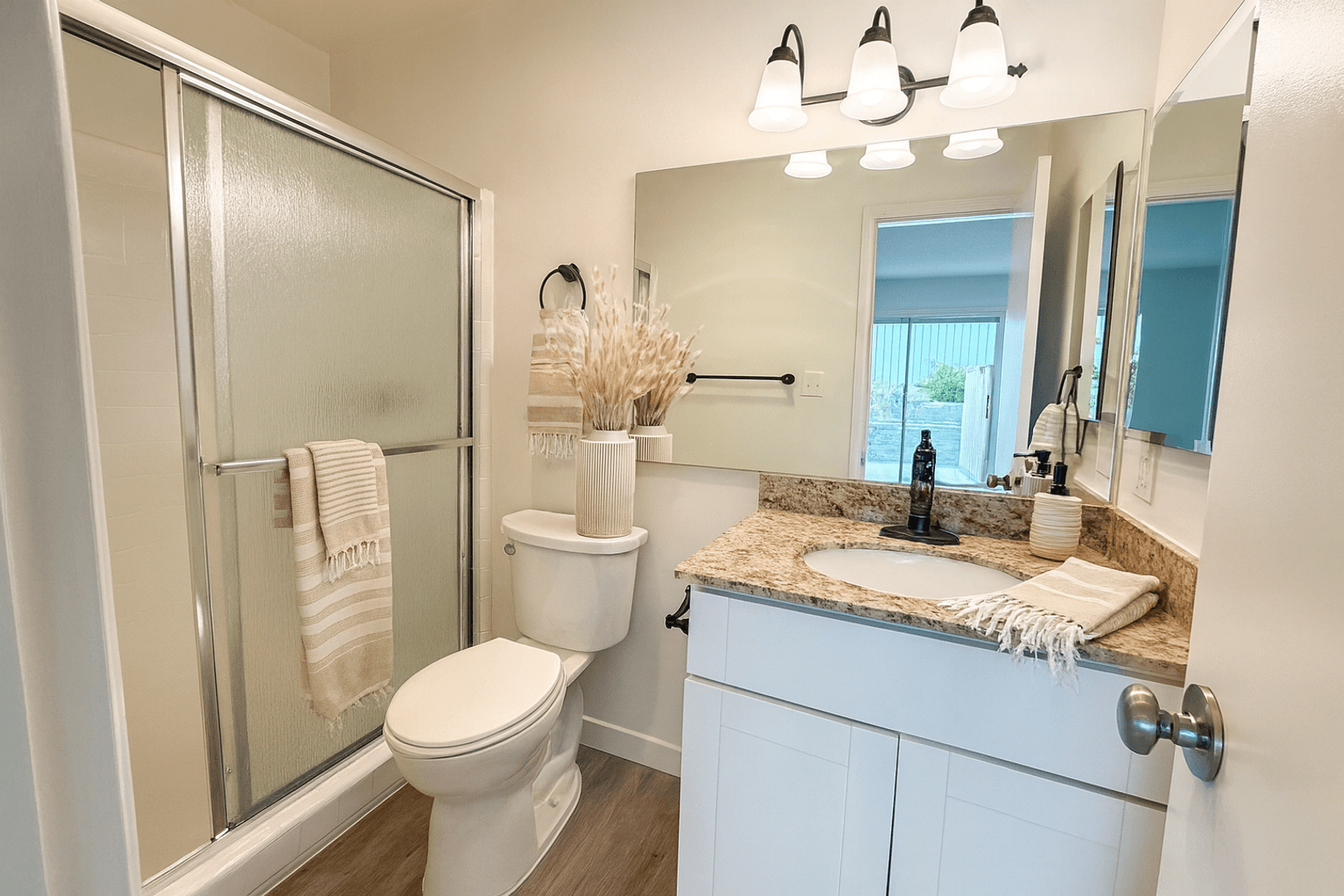 Fullerton Apartment: 717 N Carhart Ave