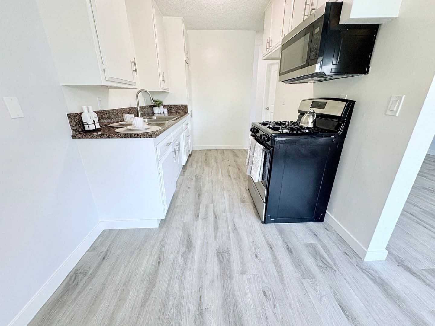 Anaheim Apartment: 1666 W. Pampas Ln