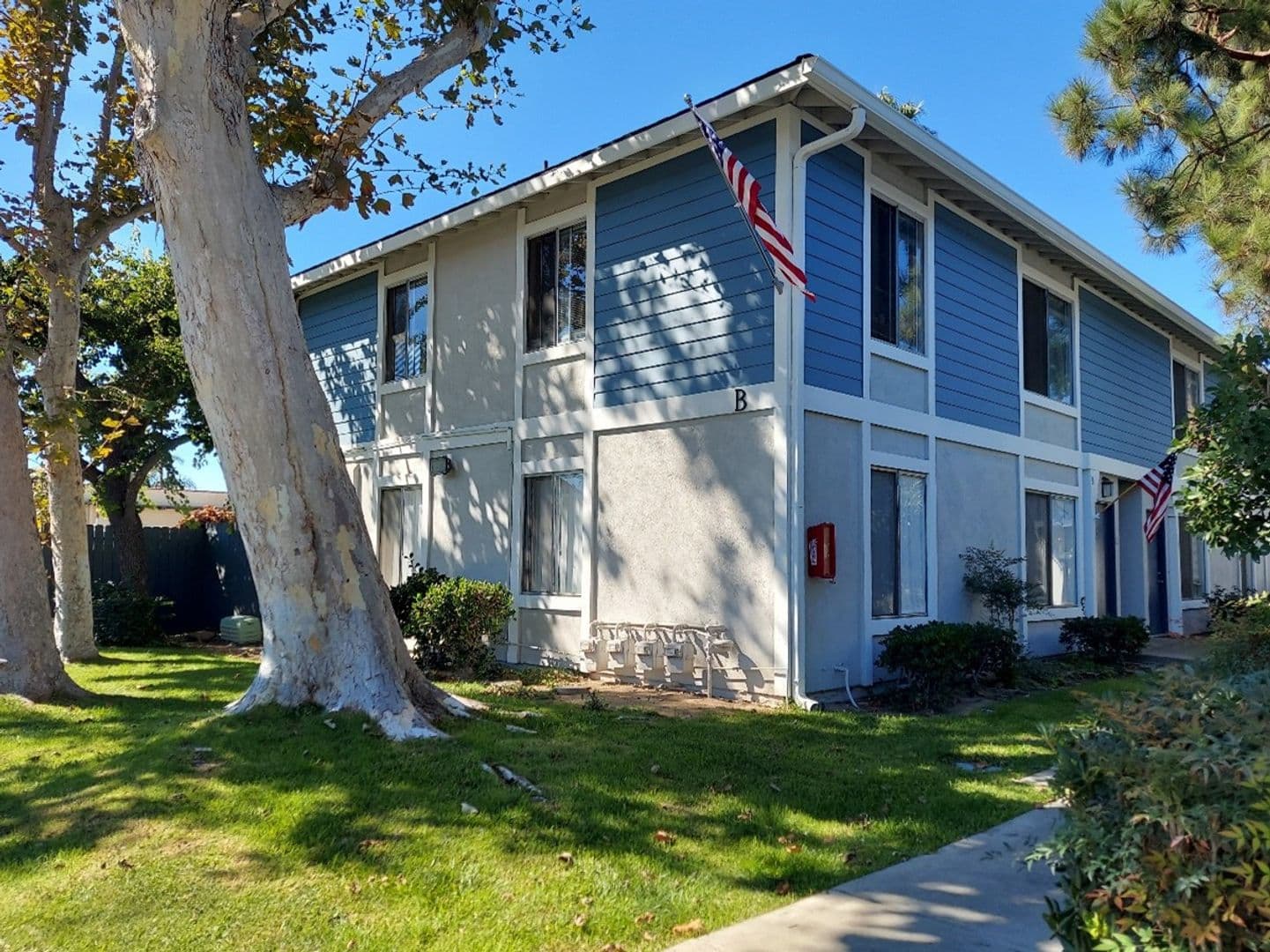 Costa Mesa Apartment: 332 Victoria St