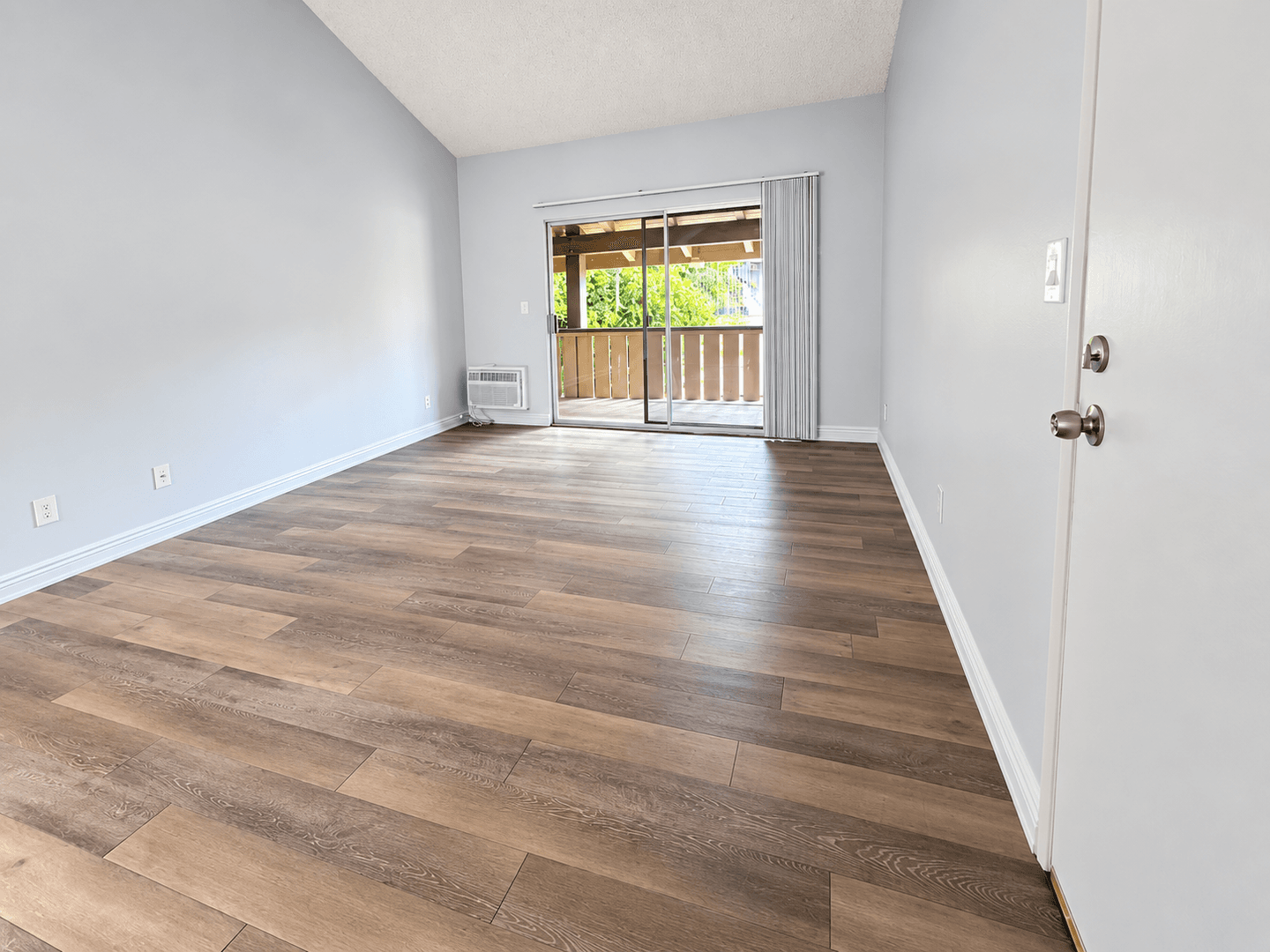 Tustin Apartment: 1071 Walnut Ave
