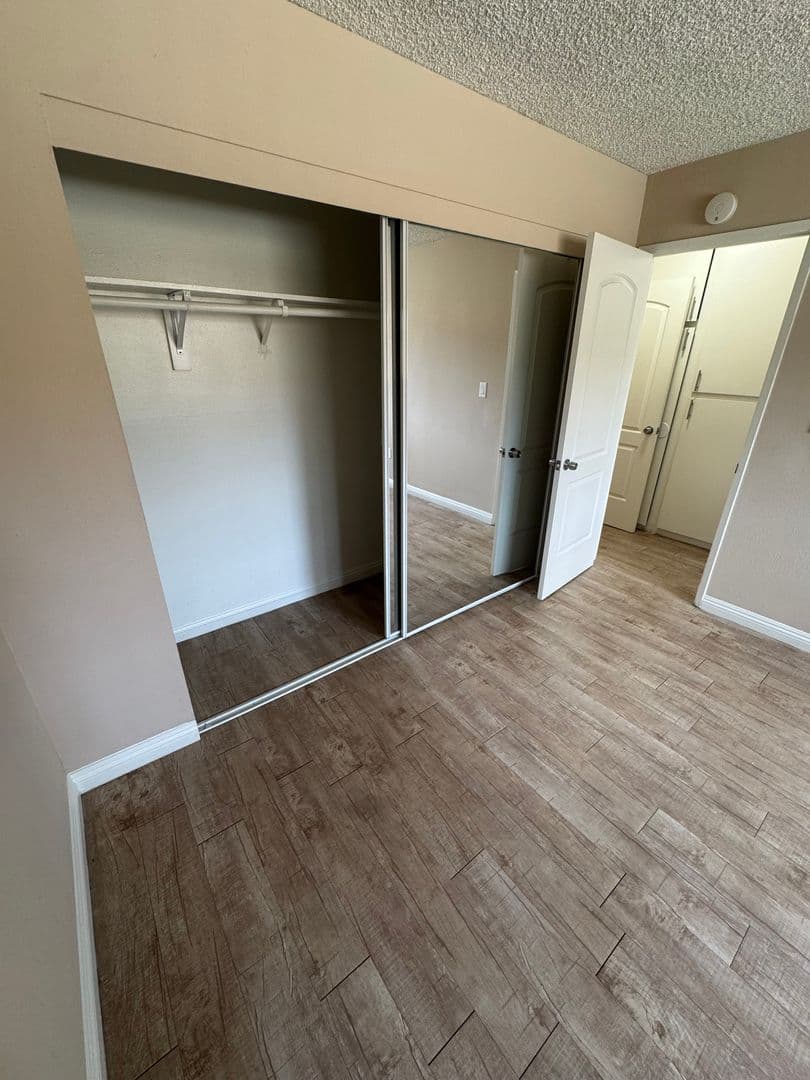 Bellflower Apartment: 9146 Somerset Blvd