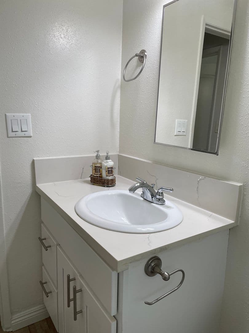 Costa Mesa Apartment: 879-897 Center St