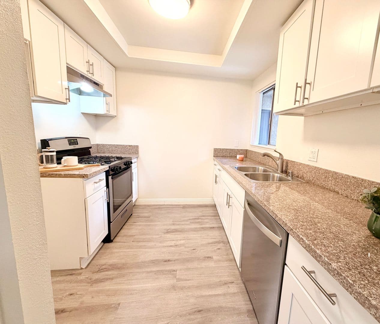 Anaheim Apartment: 520 W. La Palma Ave.