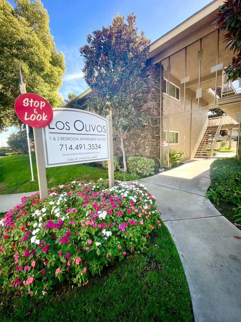 Anaheim Apartment: 1666 W. Pampas Ln