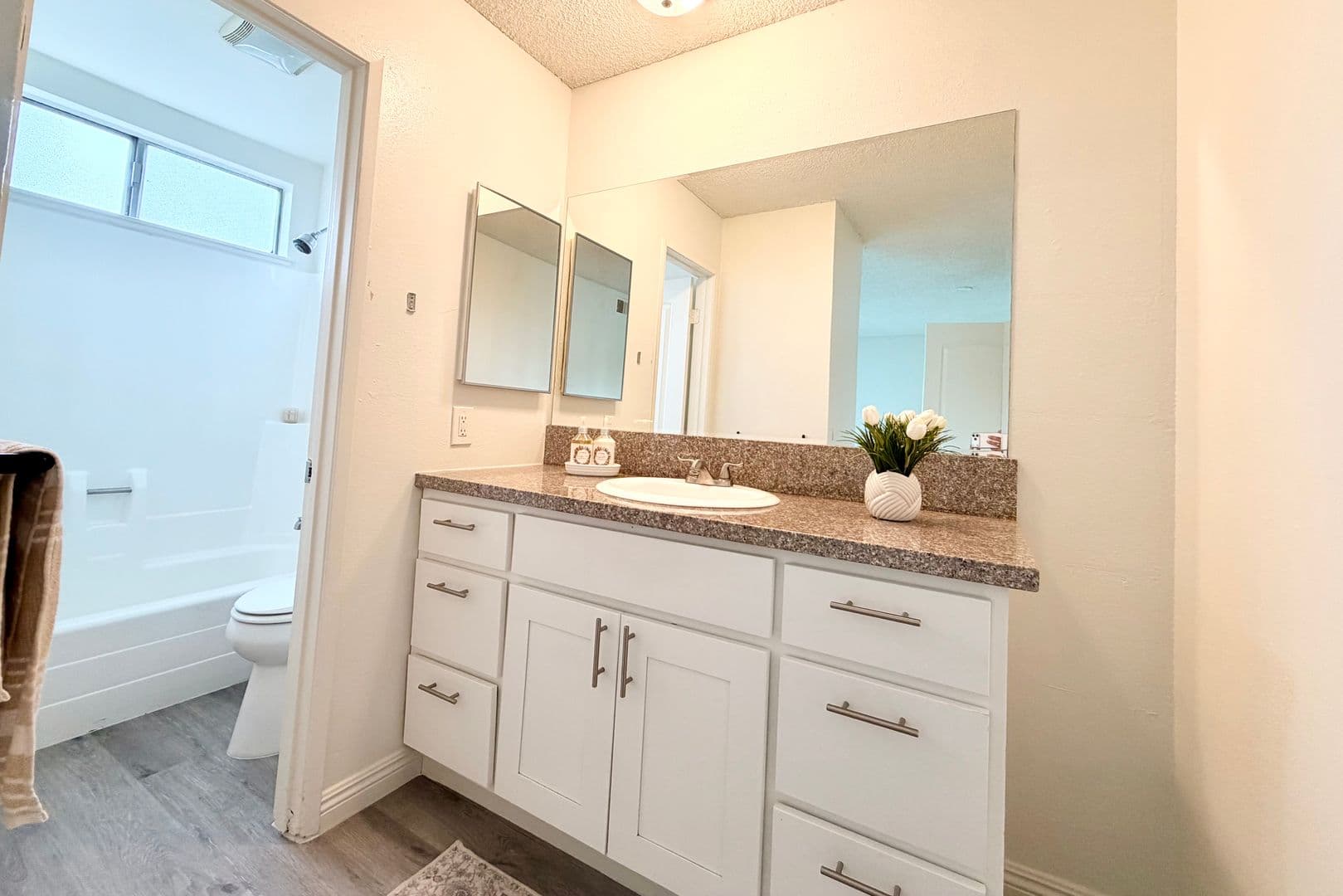 Anaheim Apartment: 520 W. La Palma Ave.
