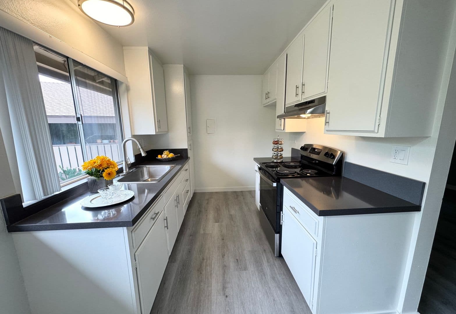 Tustin Apartment: 1071 Walnut Ave