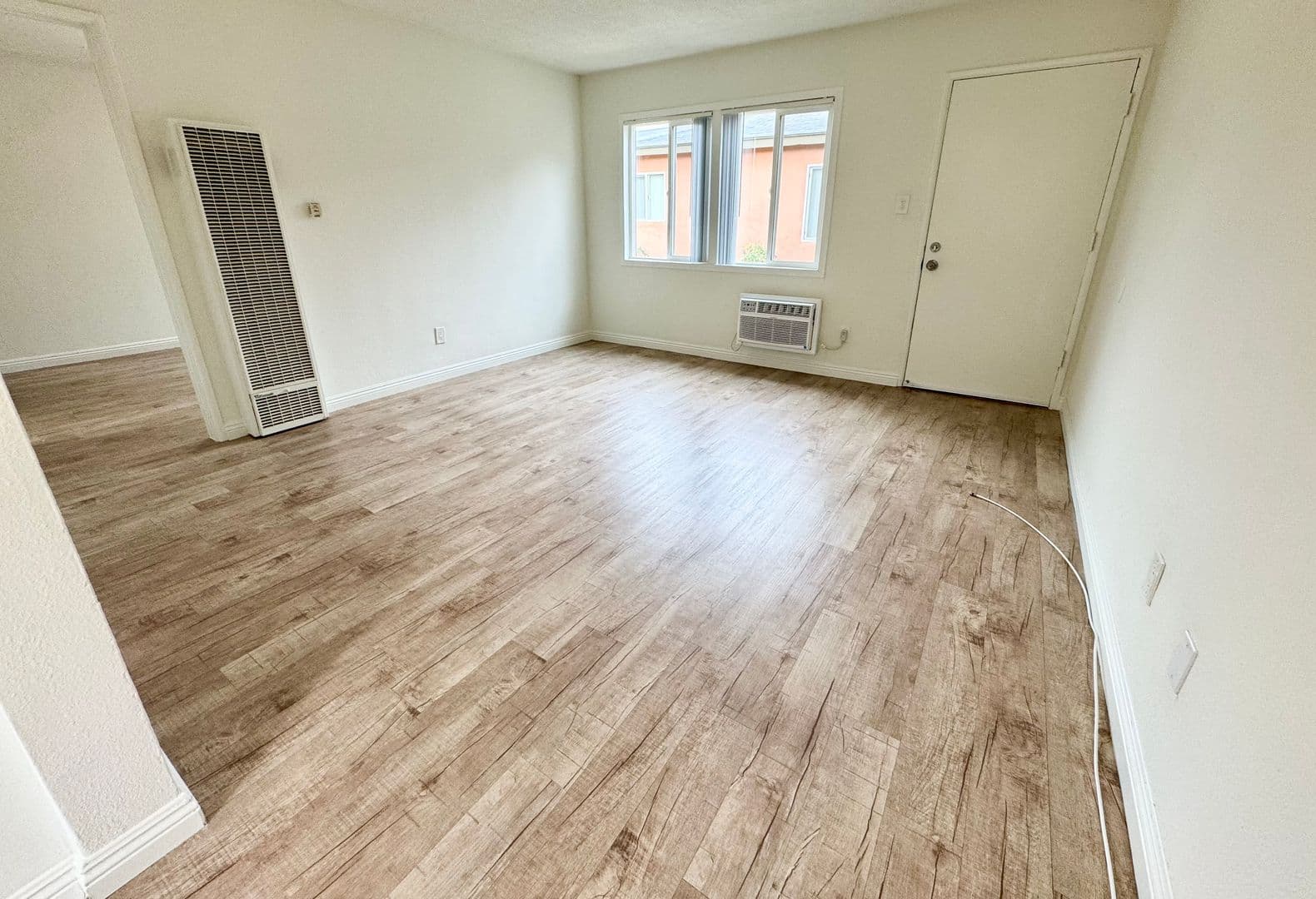 Anaheim Apartment: 702-725 N. Mavis St.