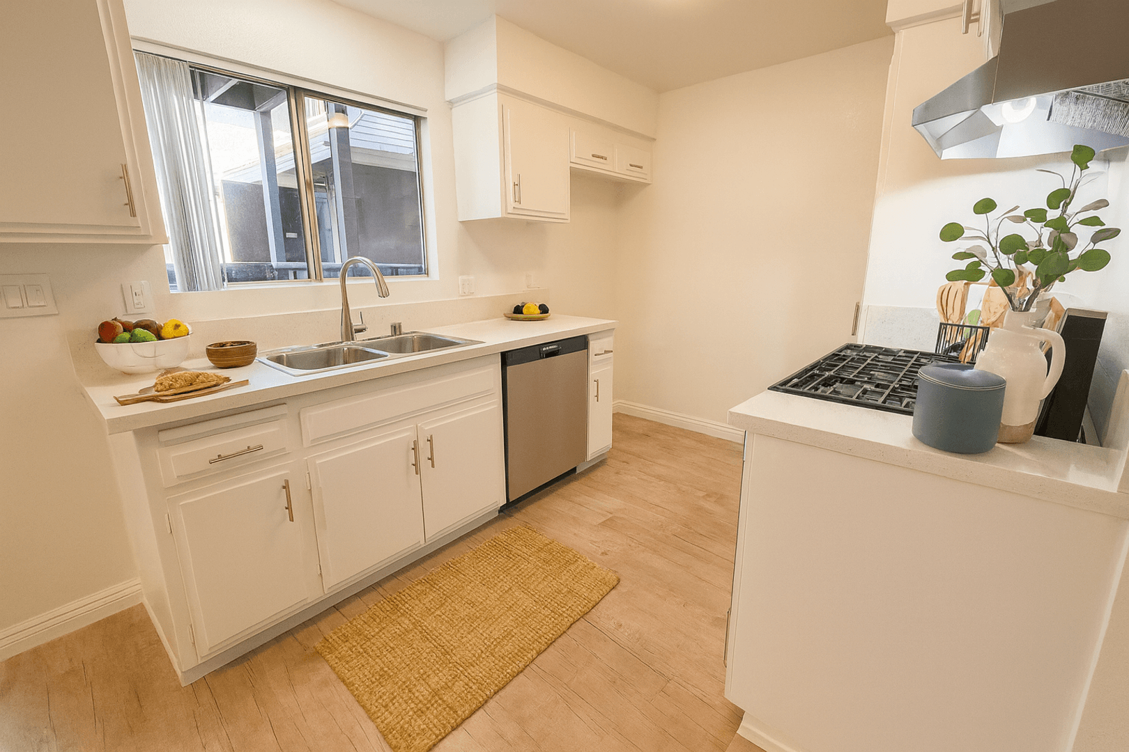 Anaheim Apartment: 10900 Magnolia Ave