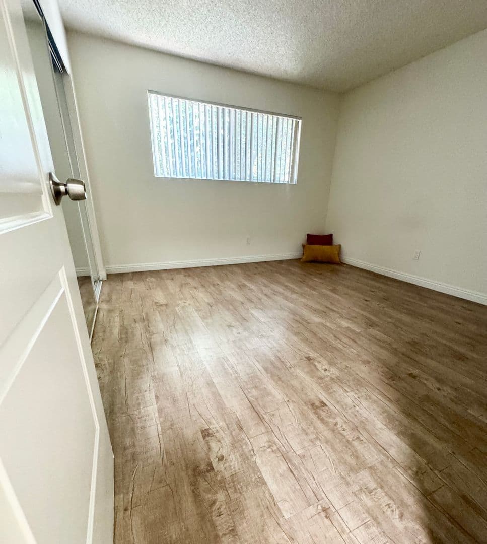Bellflower Apartment: 9146 Somerset Blvd