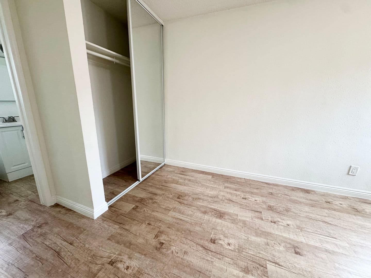 Anaheim Apartment: 702-725 N. Mavis St.