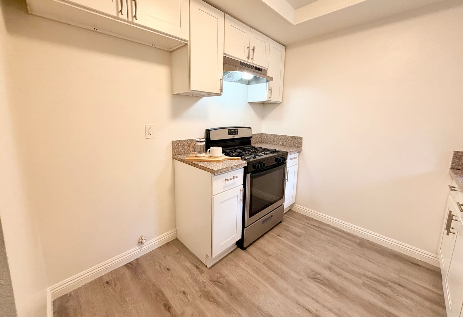 Anaheim Apartment: 520 W. La Palma Ave.