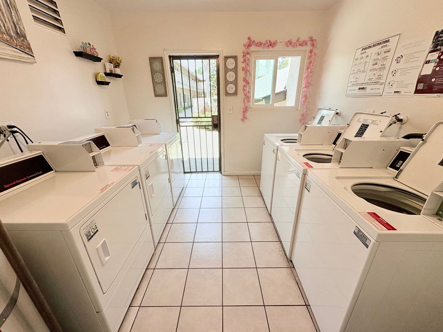 Anaheim Apartment: 1666 W. Pampas Ln