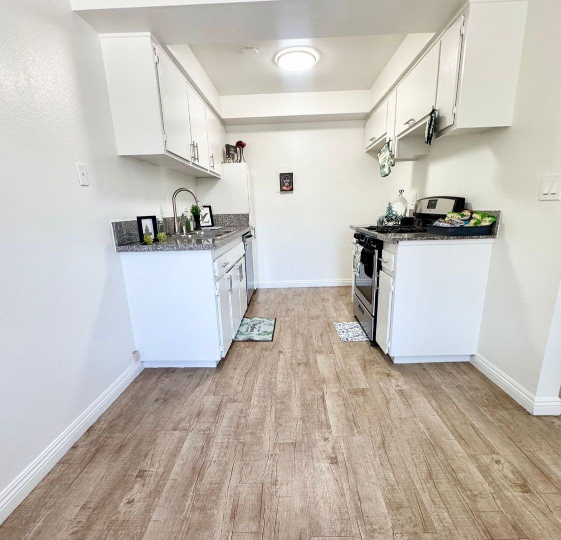 Bellflower Apartment: 9146 Somerset Blvd