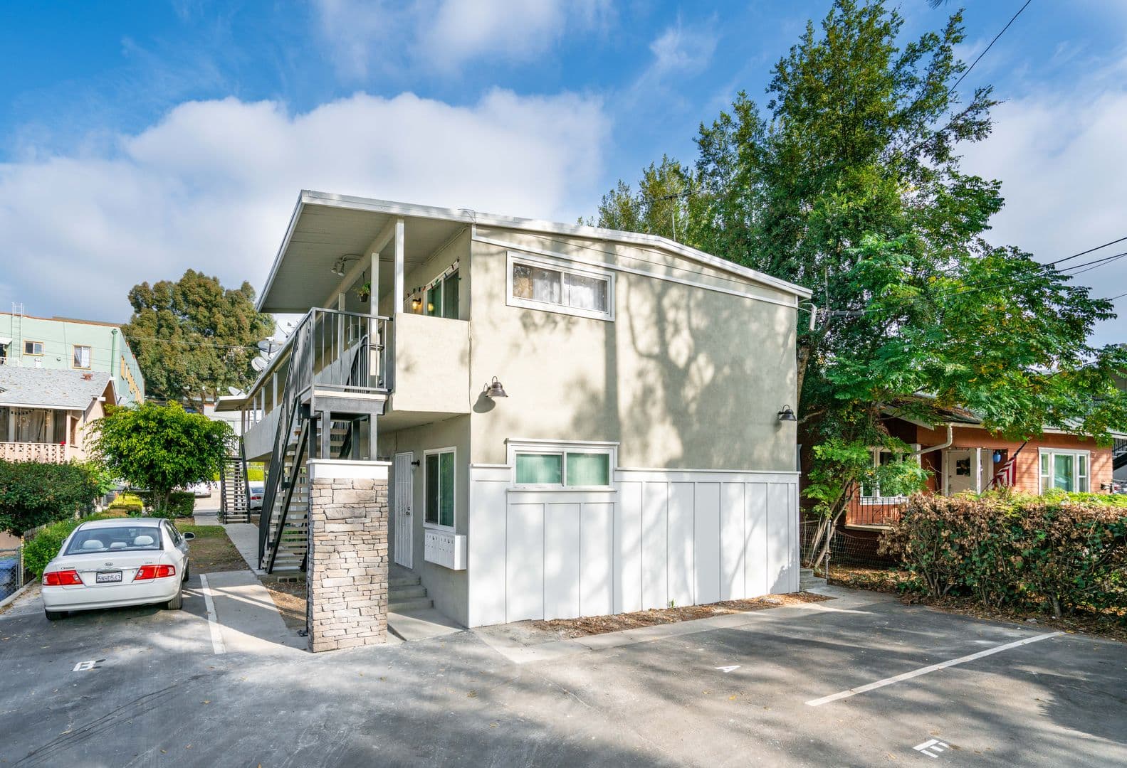 Whittier Apartment: 13611 & 13621 Penn St.