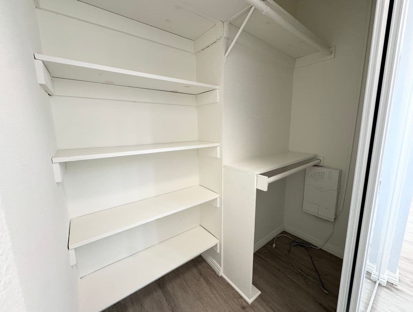 Long Beach Apartment: 3512-20 2nd St
