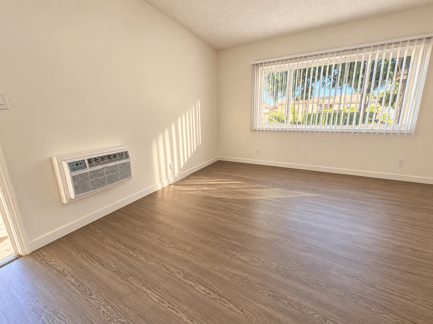 Brea Apartment: 820 S. Walnut Ave