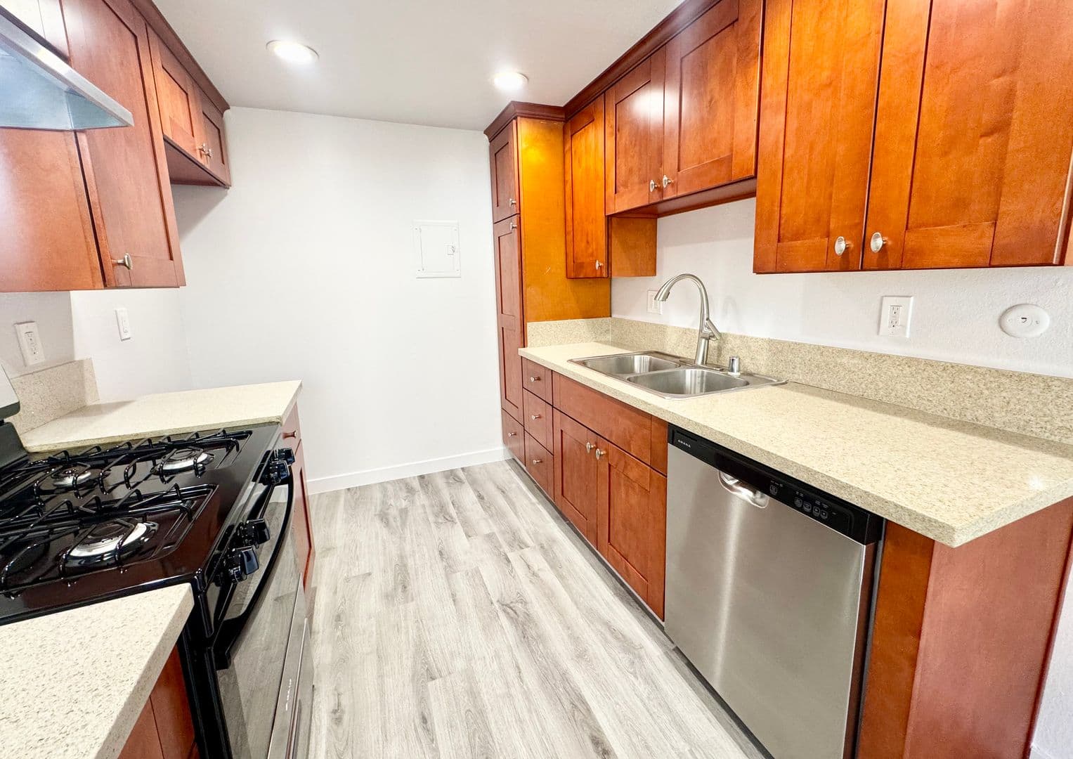 Santa Ana Apartment: 1750 Sherry Lane