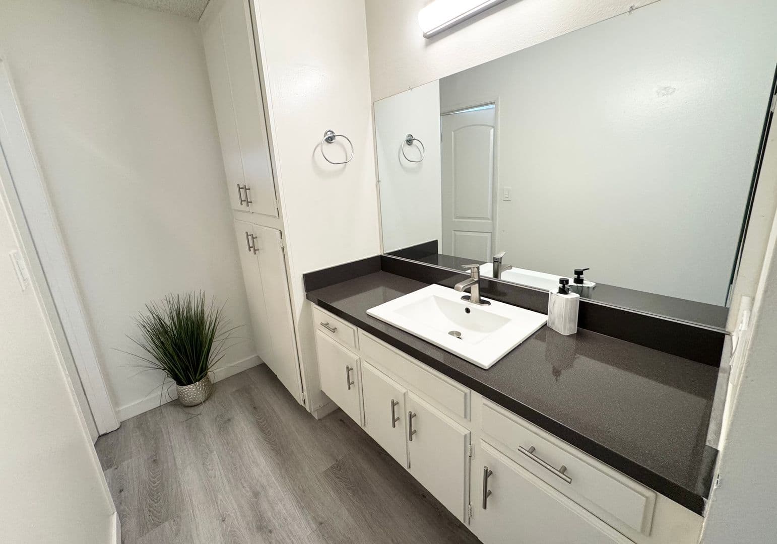 Tustin Apartment: 1071 Walnut Ave
