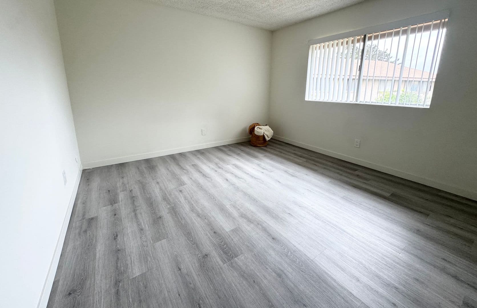 Tustin Apartment: 1071 Walnut Ave