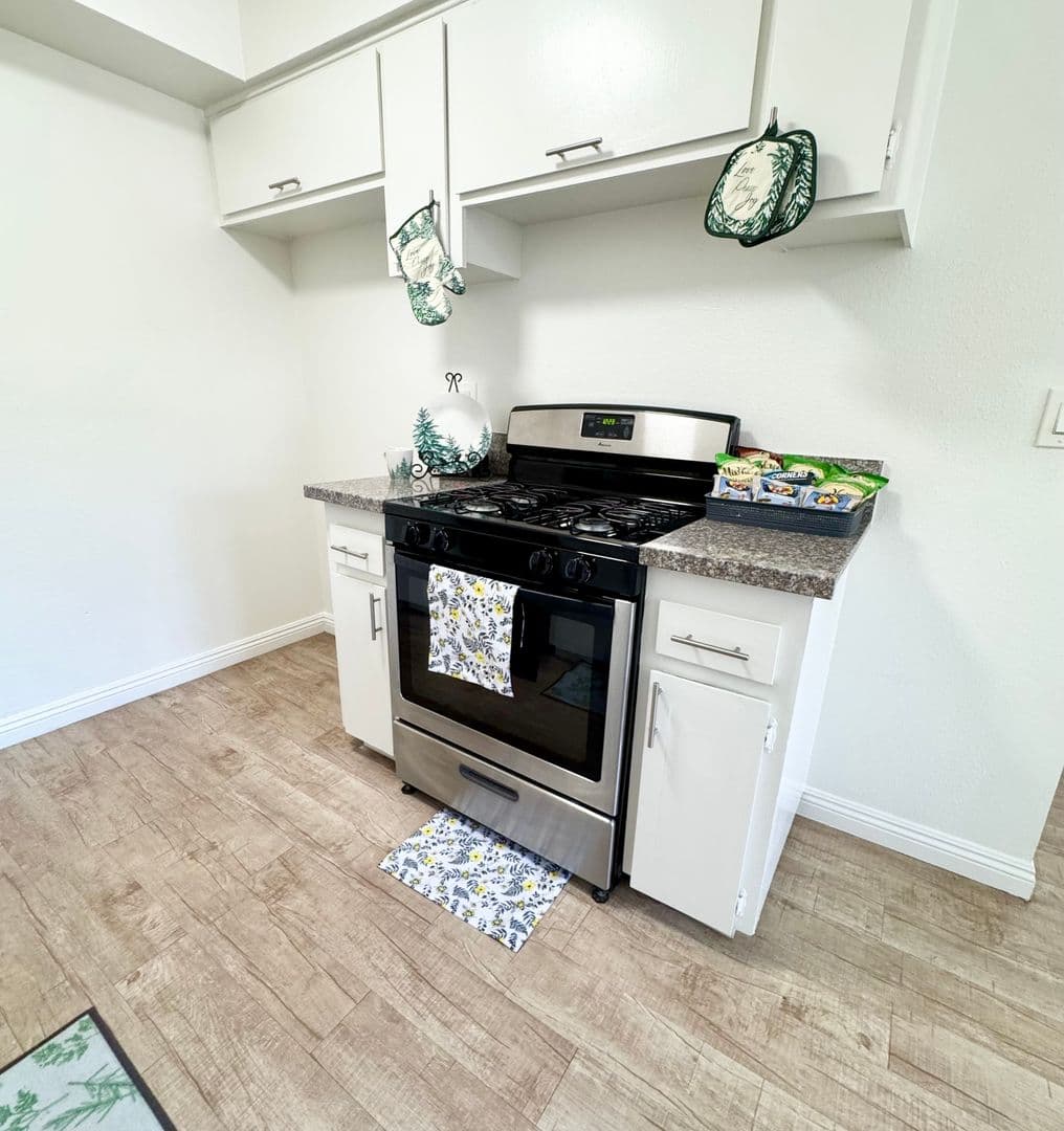 Bellflower Apartment: 9146 Somerset Blvd