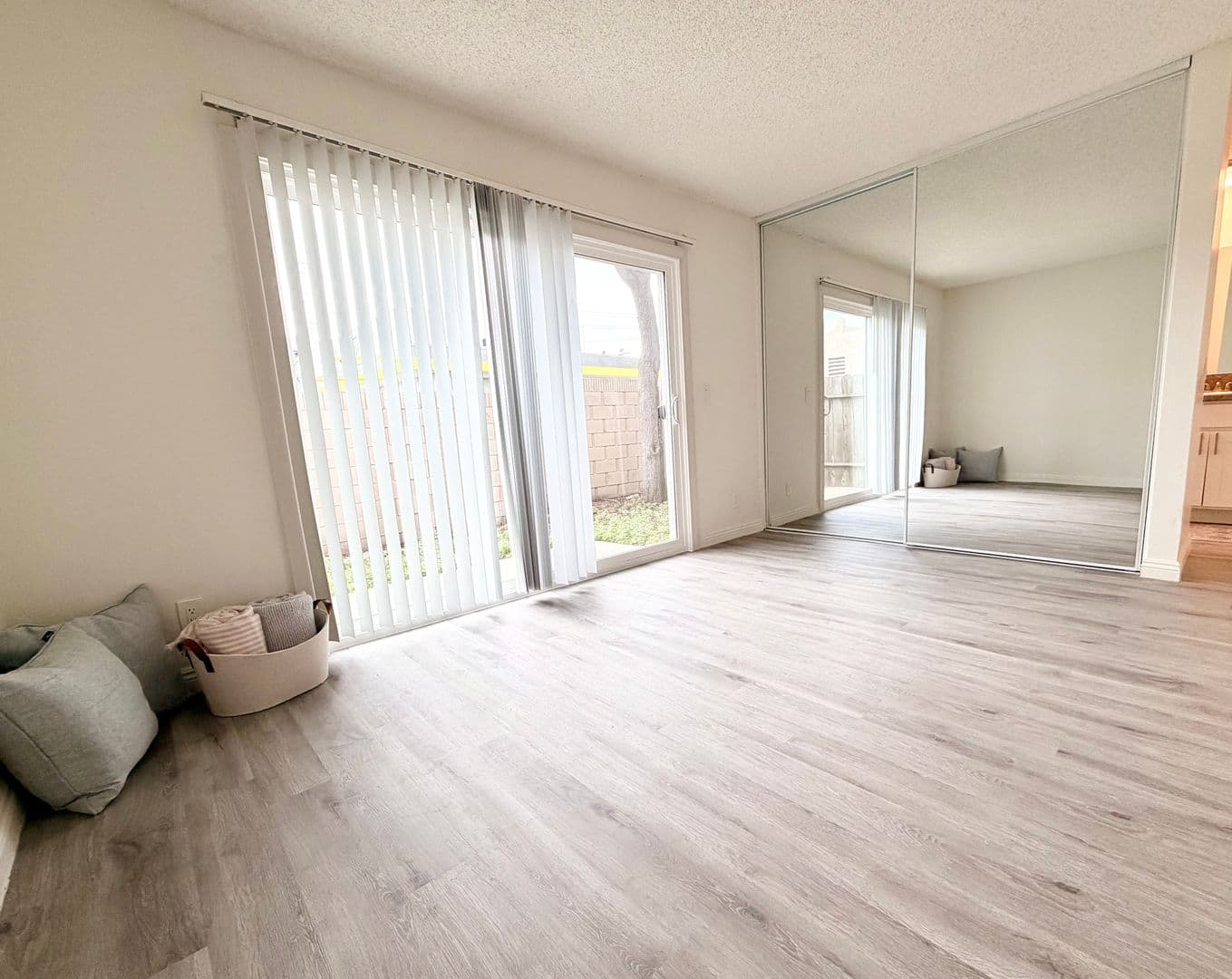 Anaheim Apartment: 520 W. La Palma Ave.