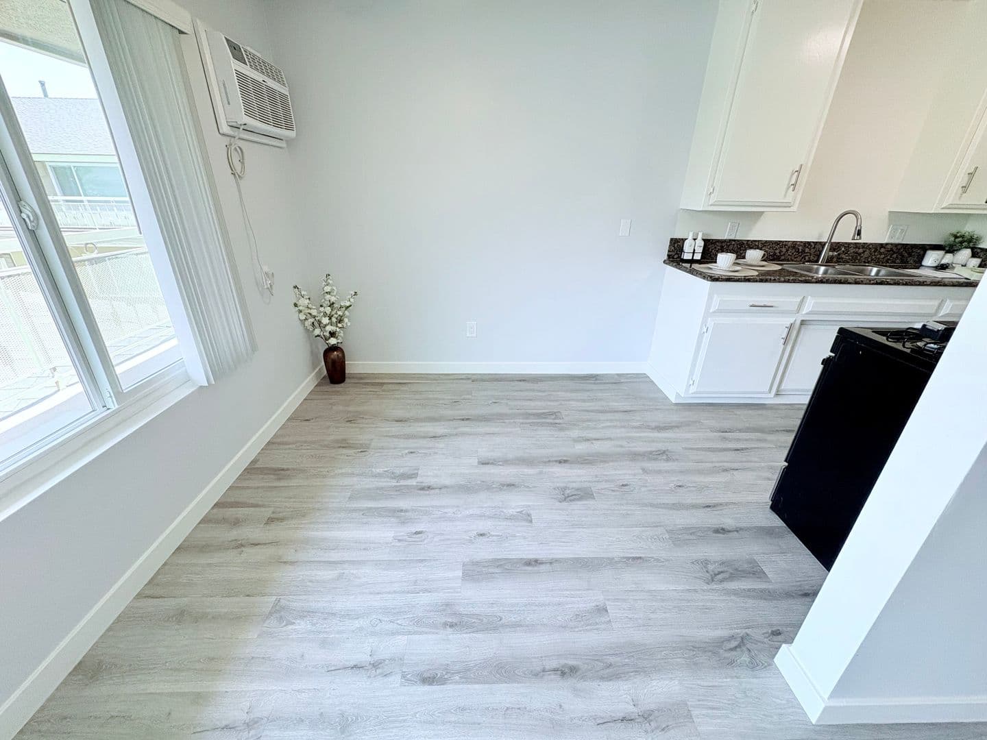 Anaheim Apartment: 1666 W. Pampas Ln