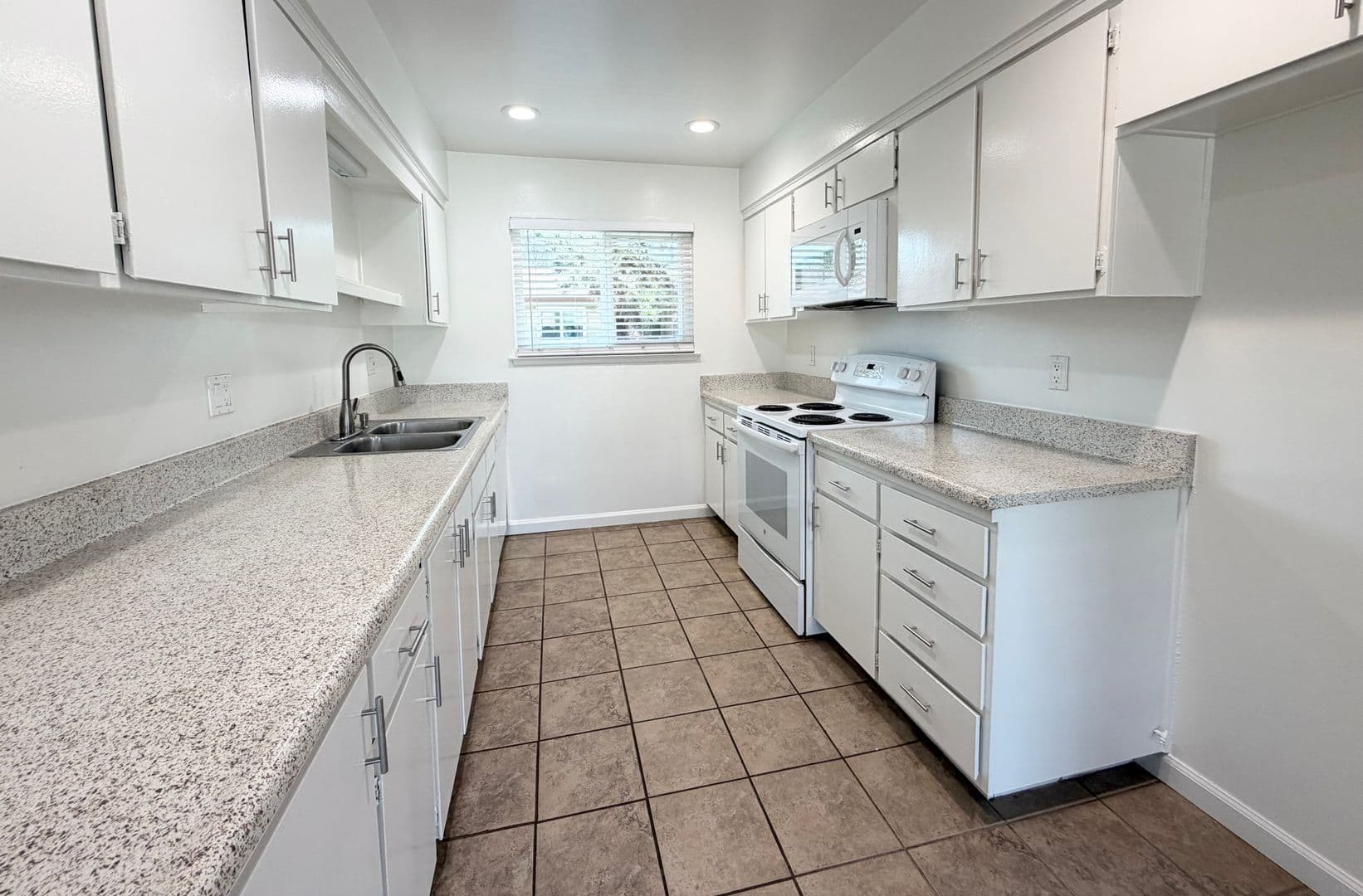 Garden Grove Apartment: 8911-8923 Mays Ave