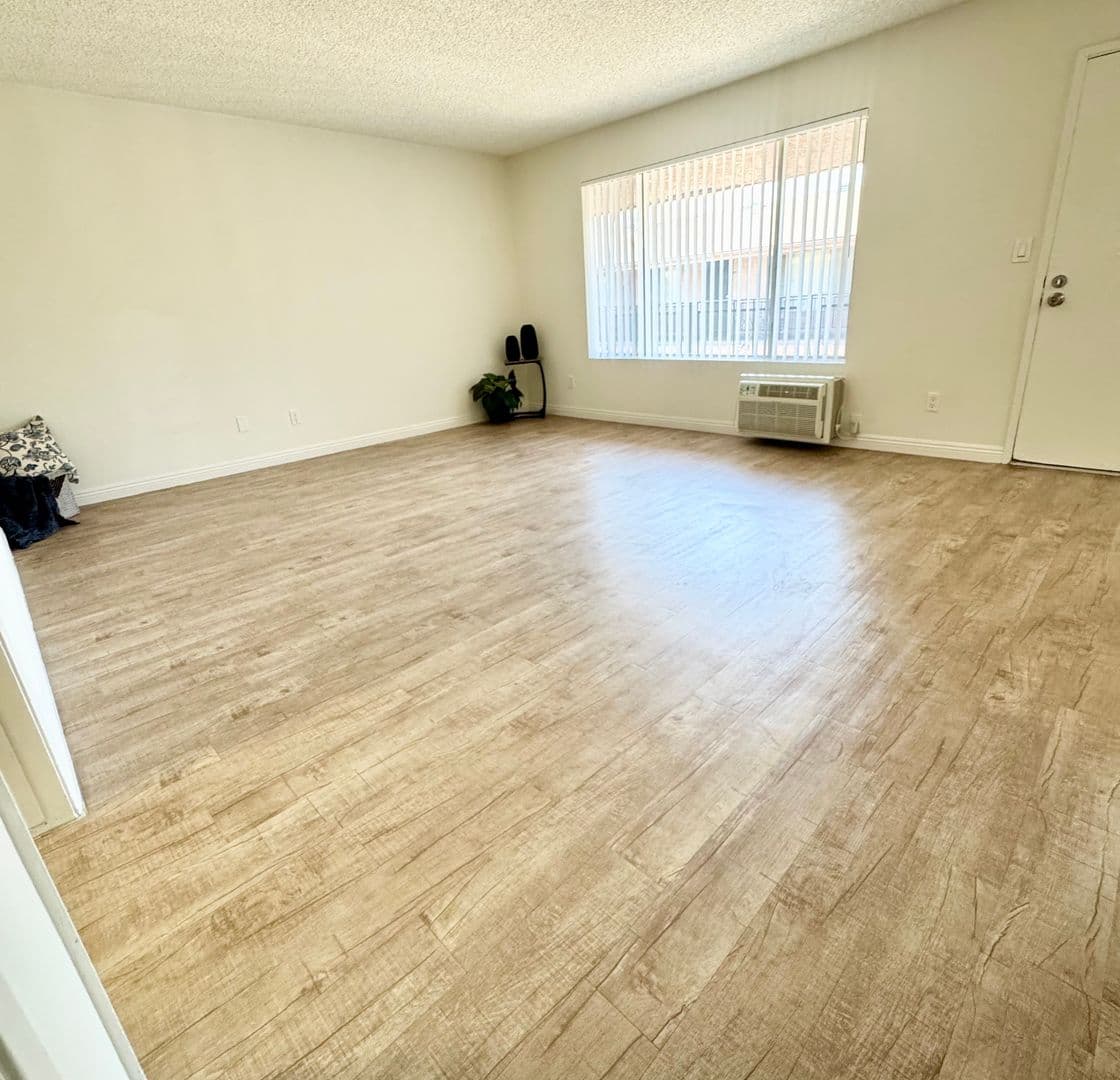 Bellflower Apartment: 9146 Somerset Blvd