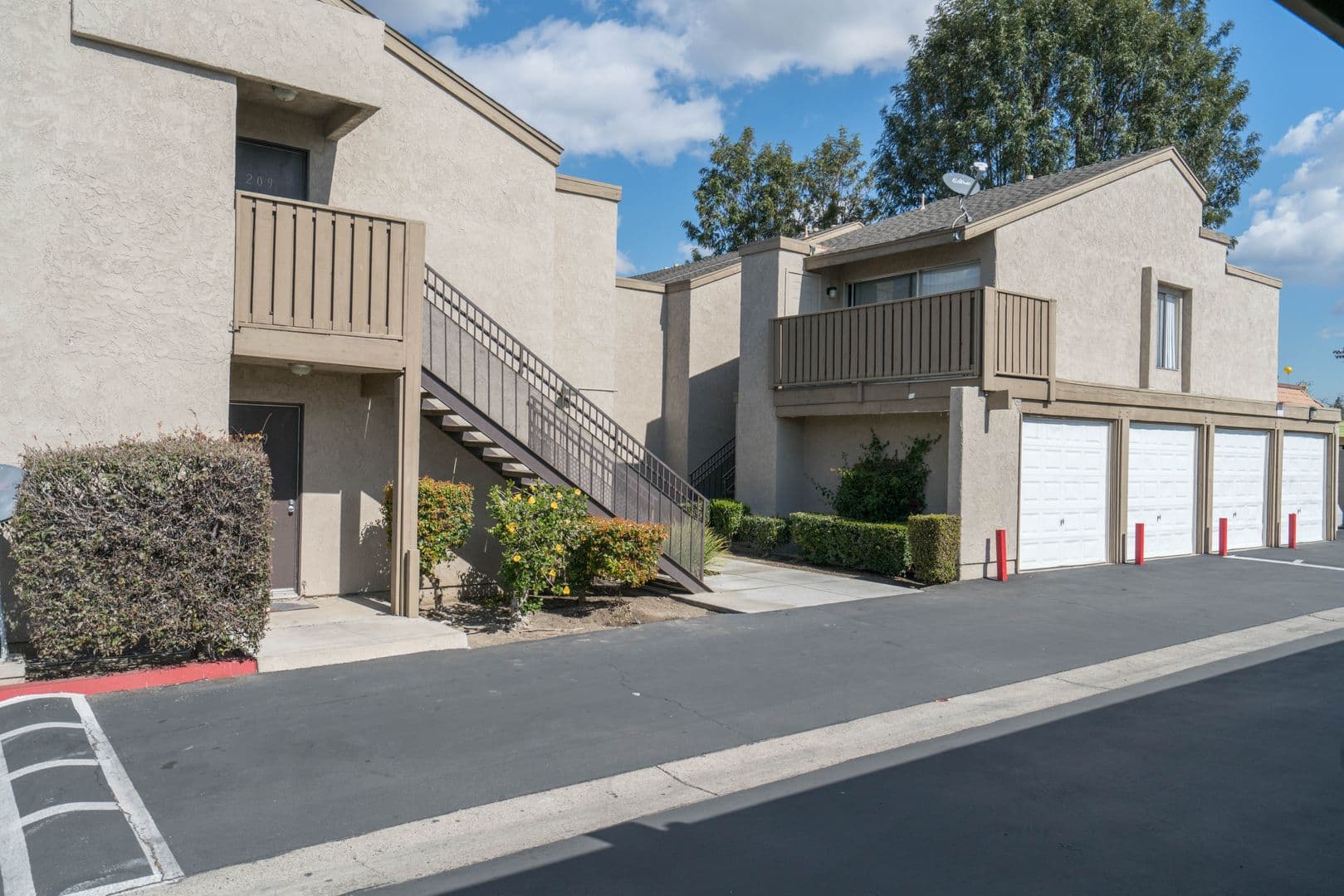 Anaheim Apartment: 520 W. La Palma Ave.