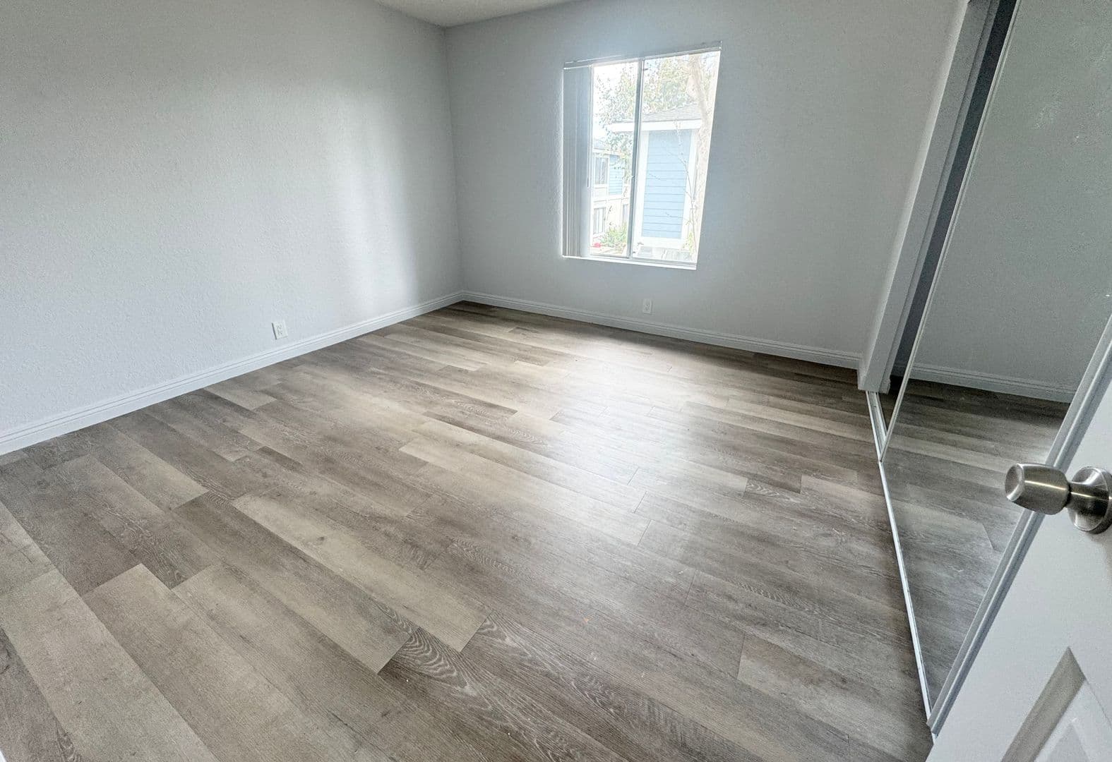 Costa Mesa Apartment: 332 Victoria St