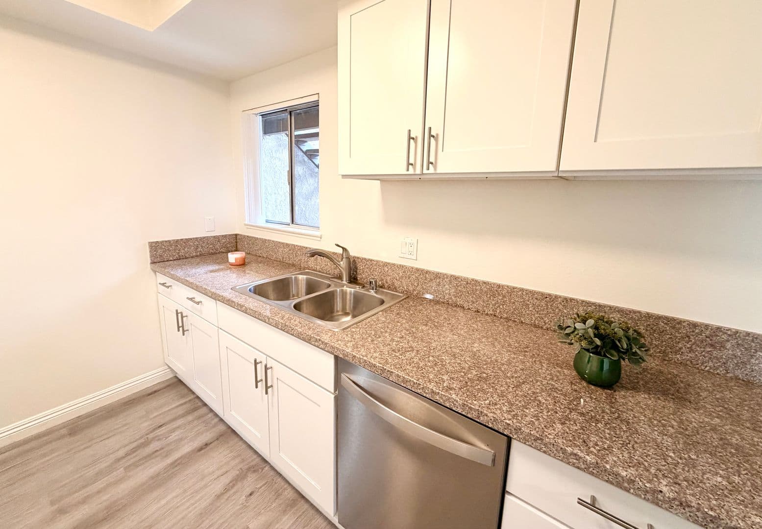 Anaheim Apartment: 520 W. La Palma Ave.