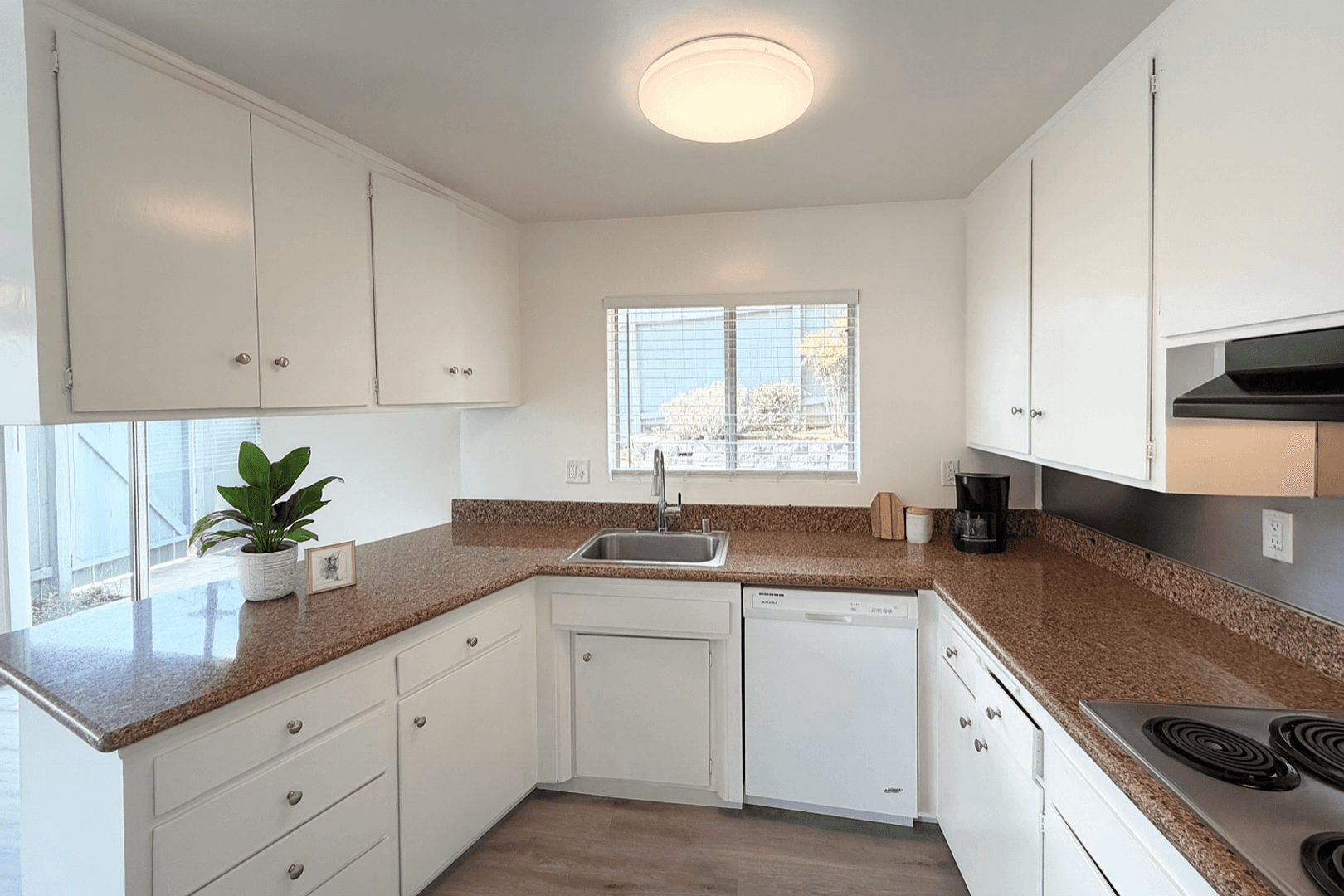 Fullerton Apartment: 717 N Carhart Ave
